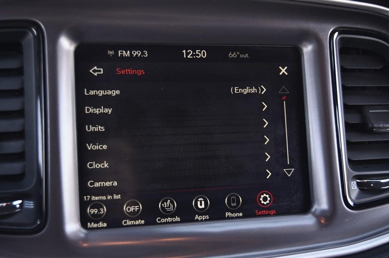 Dodge Challenger Vehicle Full-screen Gallery Image 16