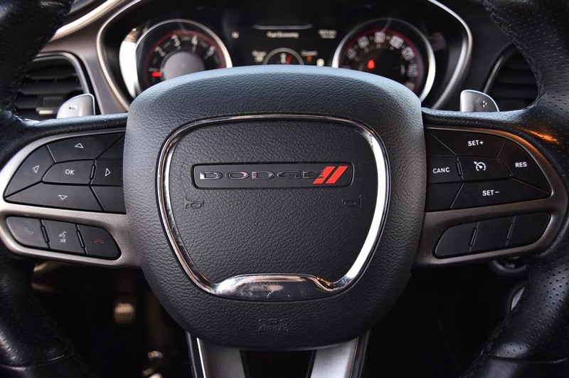 Dodge Challenger Vehicle Full-screen Gallery Image 19