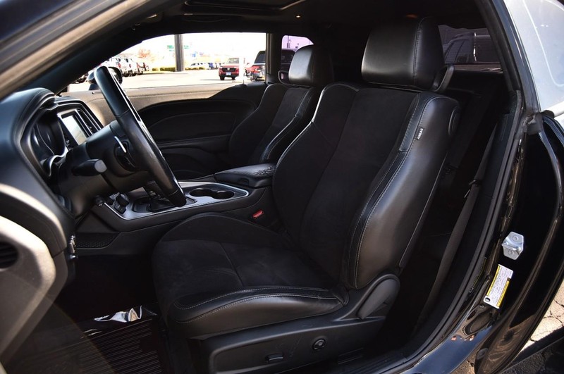 Dodge Challenger Vehicle Full-screen Gallery Image 20