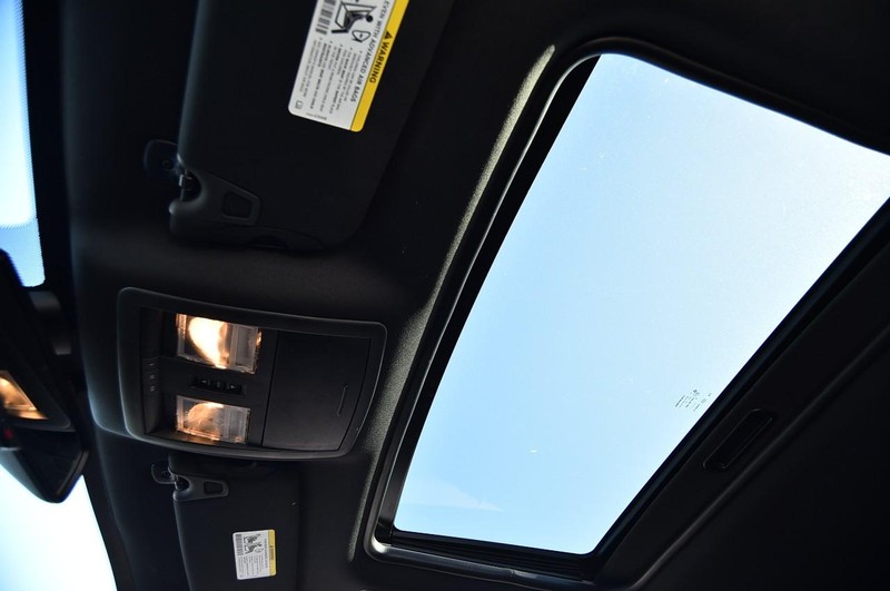 Dodge Challenger Vehicle Full-screen Gallery Image 22