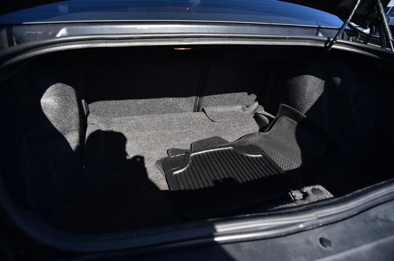 Dodge Challenger Vehicle Full-screen Gallery Image 24