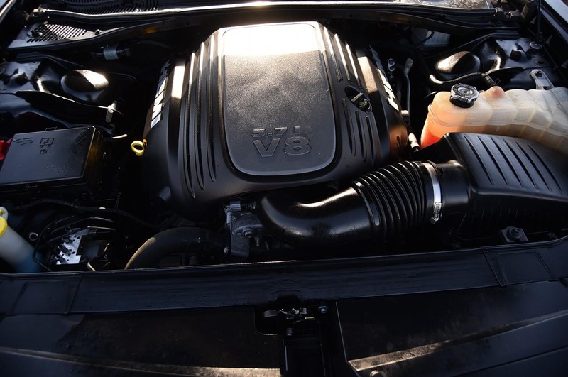 Dodge Challenger Vehicle Full-screen Gallery Image 25