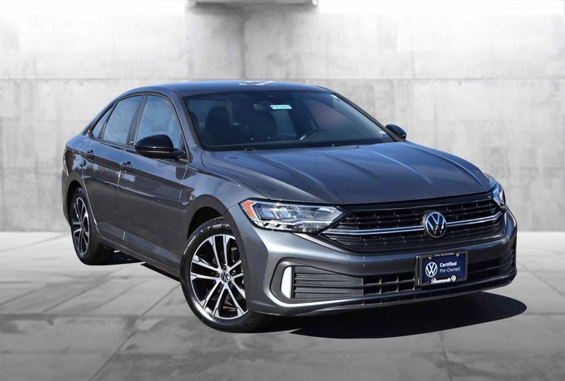 Volkswagen Jetta Vehicle Full-screen Gallery Image 2