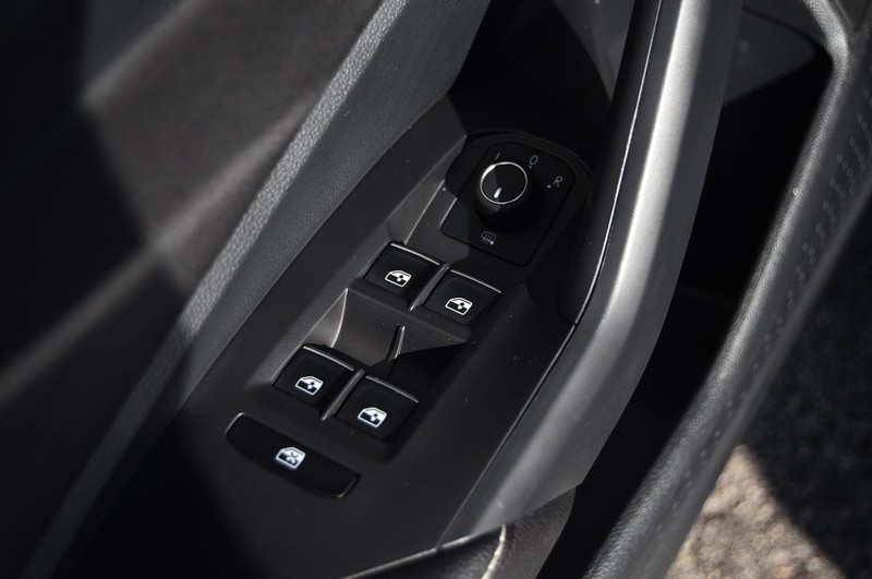 Volkswagen Jetta Vehicle Full-screen Gallery Image 8