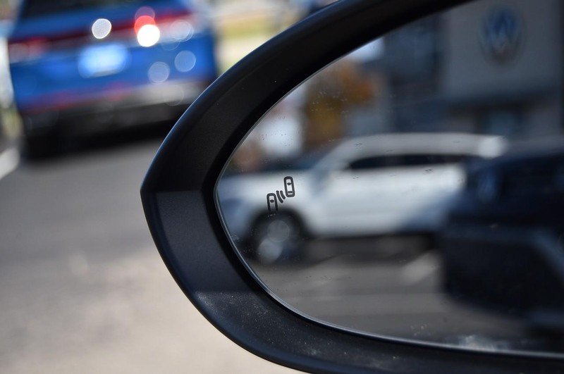 Volkswagen Jetta Vehicle Full-screen Gallery Image 10