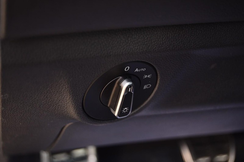 Volkswagen Jetta Vehicle Full-screen Gallery Image 11