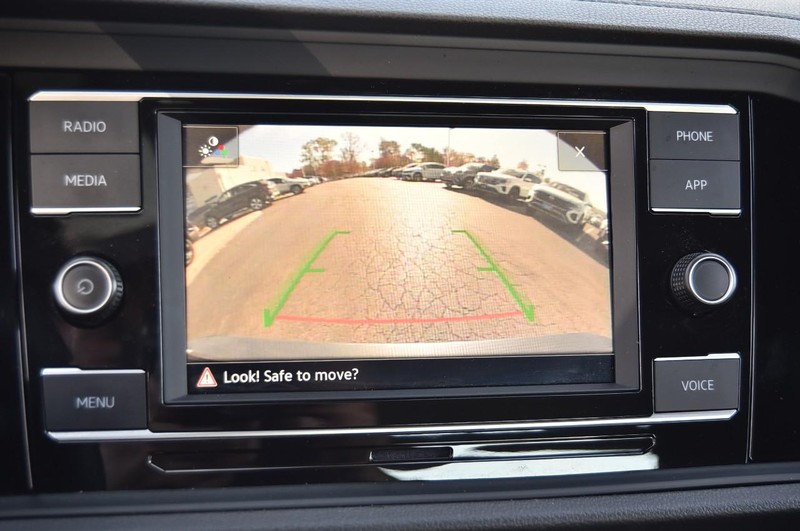 Volkswagen Jetta Vehicle Full-screen Gallery Image 13