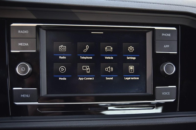 Volkswagen Jetta Vehicle Full-screen Gallery Image 14