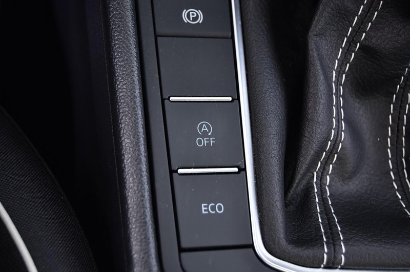 Volkswagen Jetta Vehicle Full-screen Gallery Image 17