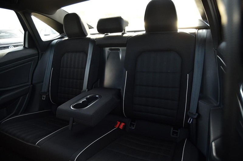 Volkswagen Jetta Vehicle Full-screen Gallery Image 21