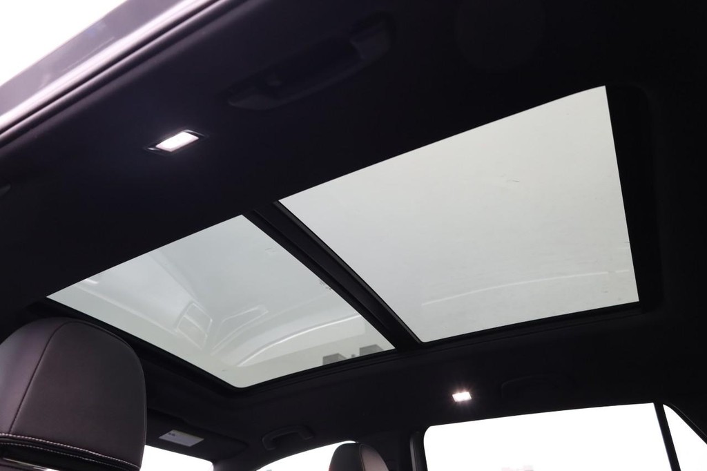 Volkswagen Atlas Cross Sport Vehicle Full-screen Gallery Image 10