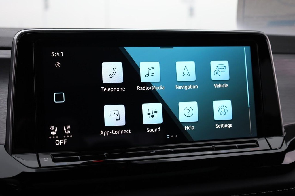 Volkswagen Atlas Cross Sport Vehicle Full-screen Gallery Image 13