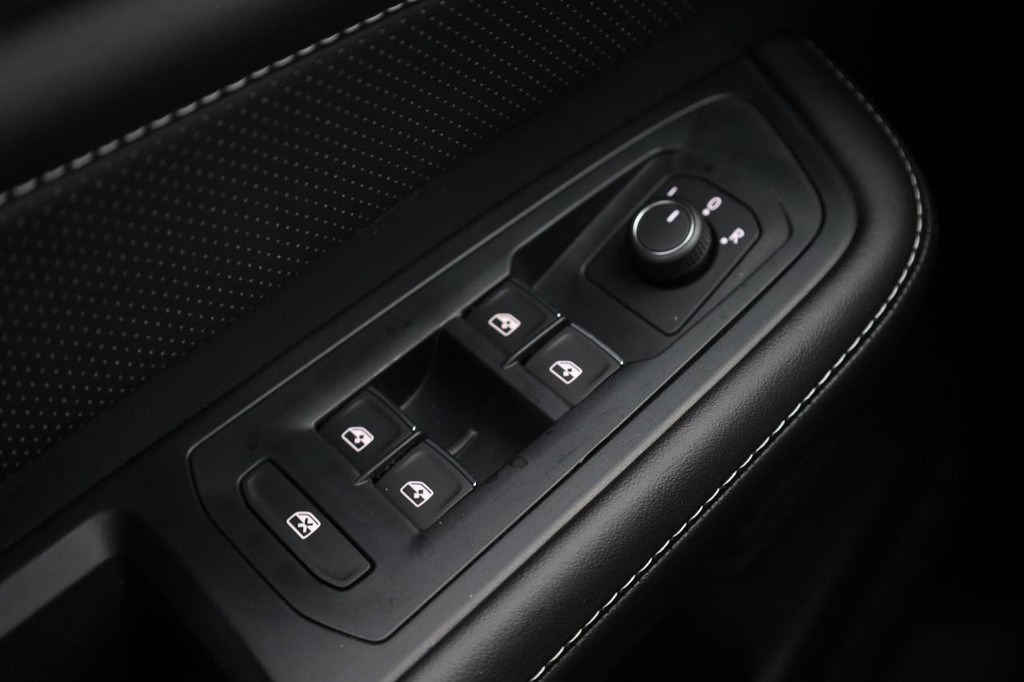 Volkswagen Atlas Cross Sport Vehicle Full-screen Gallery Image 19