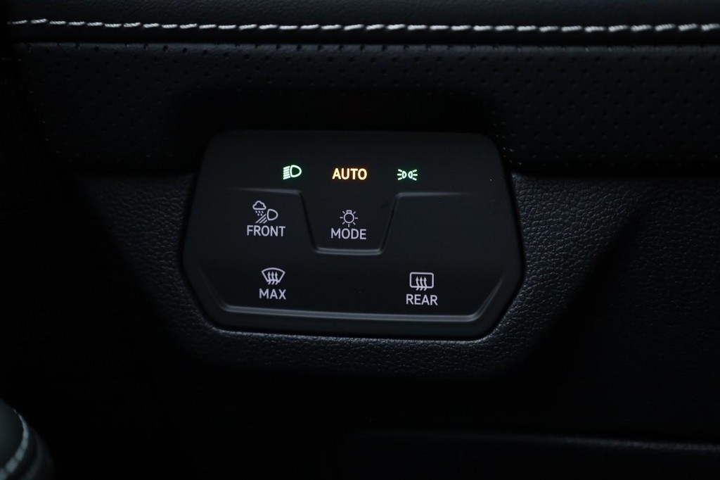 Volkswagen Atlas Cross Sport Vehicle Full-screen Gallery Image 20