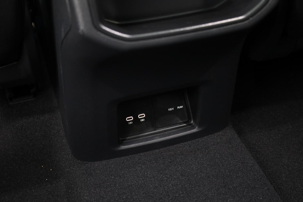 Volkswagen Atlas Cross Sport Vehicle Full-screen Gallery Image 23