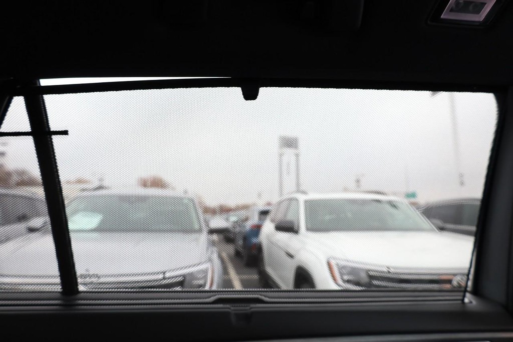 Volkswagen Atlas Cross Sport Vehicle Full-screen Gallery Image 26