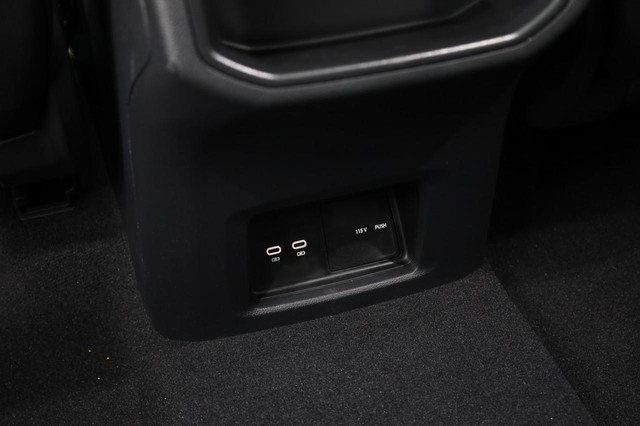 Volkswagen Atlas Cross Sport Vehicle Image 23