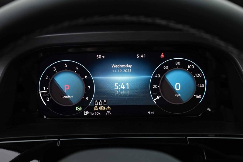 Volkswagen Atlas Cross Sport Vehicle Full-screen Gallery Image 12