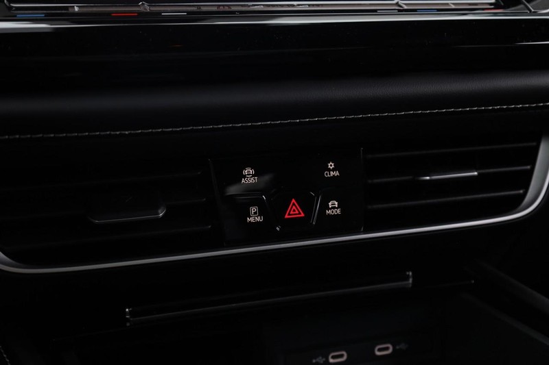 Volkswagen Atlas Cross Sport Vehicle Full-screen Gallery Image 15