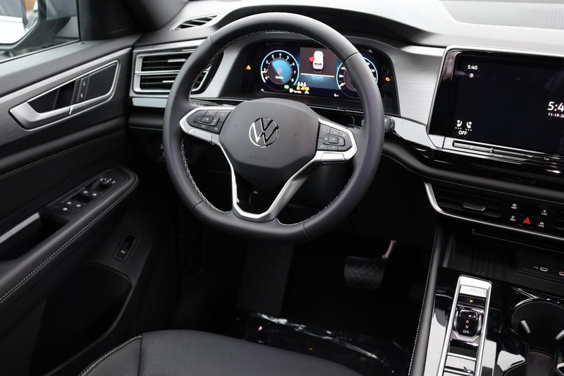 Volkswagen Atlas Cross Sport Vehicle Full-screen Gallery Image 25