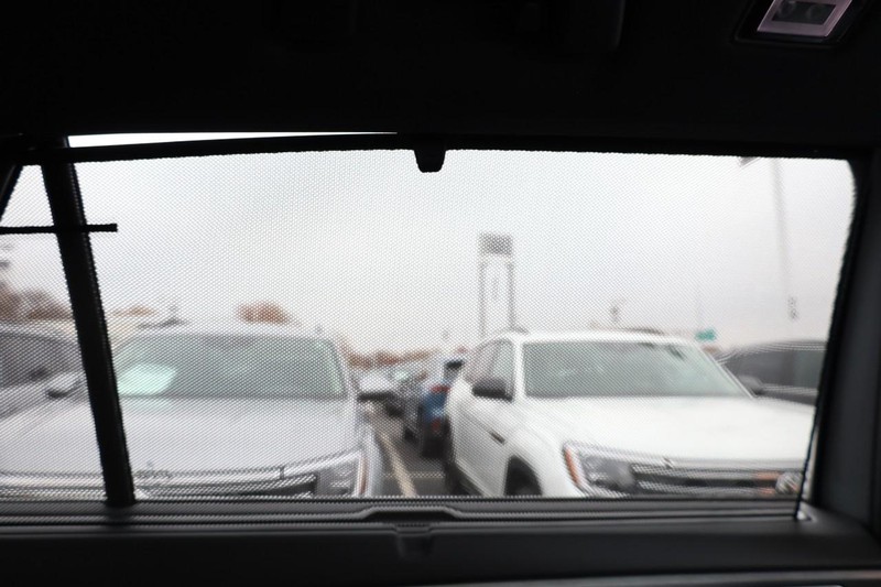 Volkswagen Atlas Cross Sport Vehicle Full-screen Gallery Image 26