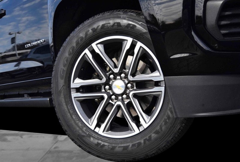 Chevrolet Colorado Vehicle Full-screen Gallery Image 03