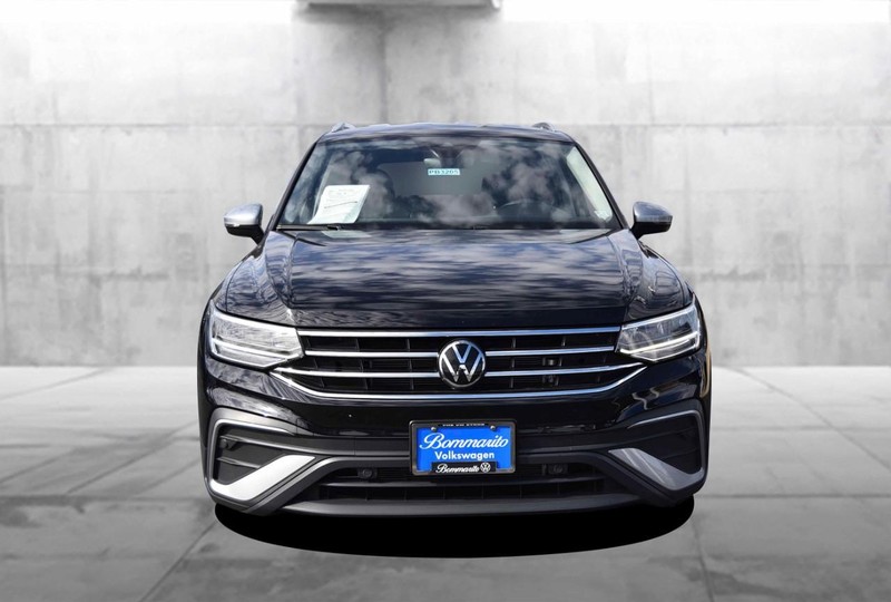 Volkswagen Tiguan Vehicle Full-screen Gallery Image 4