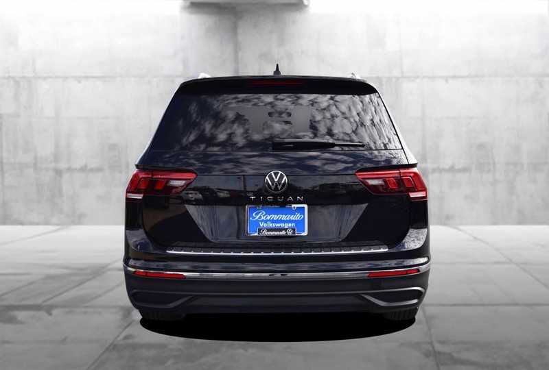 Volkswagen Tiguan Vehicle Full-screen Gallery Image 6