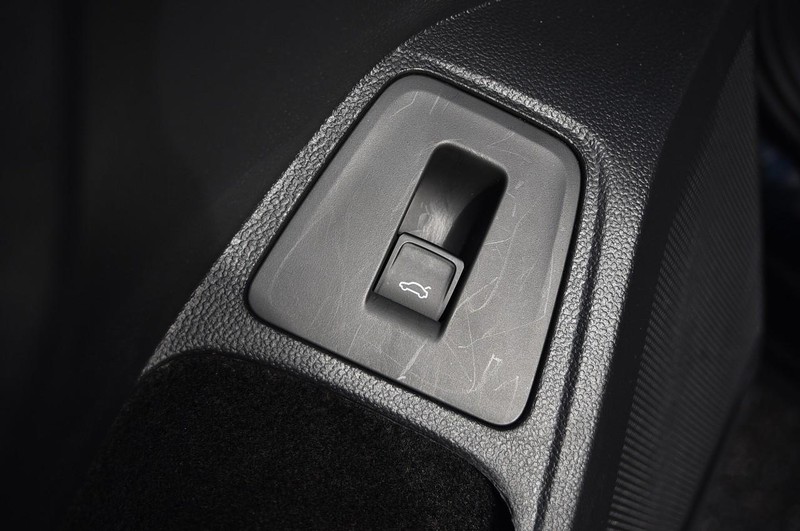 Volkswagen Tiguan Vehicle Full-screen Gallery Image 9