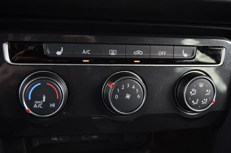 Volkswagen Tiguan Vehicle Full-screen Gallery Image 15