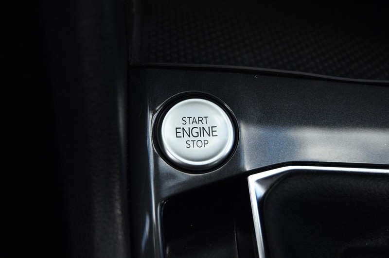 Volkswagen Tiguan Vehicle Full-screen Gallery Image 17