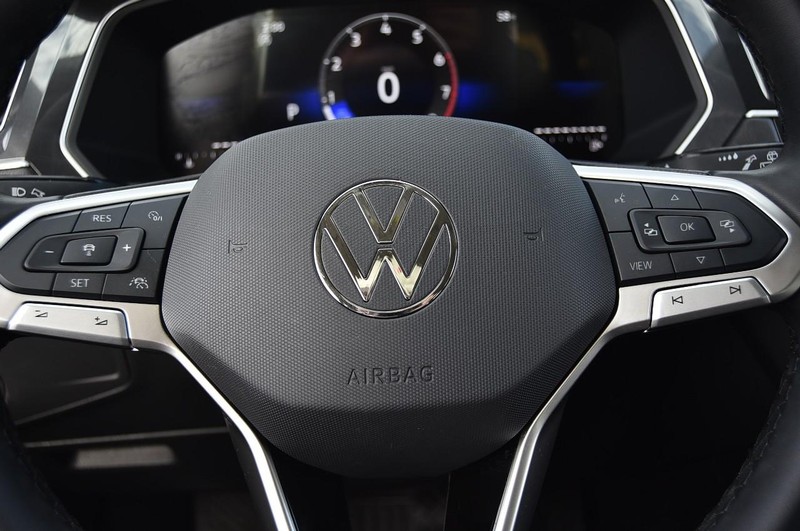 Volkswagen Tiguan Vehicle Full-screen Gallery Image 18