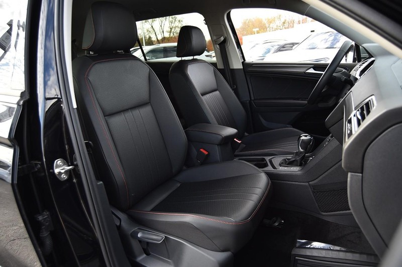 Volkswagen Tiguan Vehicle Full-screen Gallery Image 20