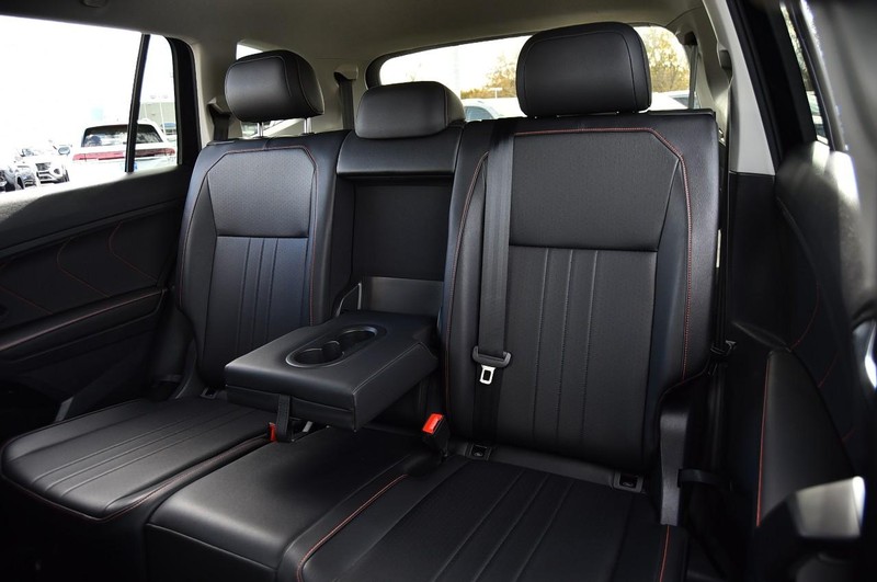 Volkswagen Tiguan Vehicle Full-screen Gallery Image 21