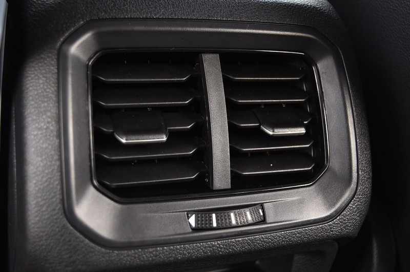 Volkswagen Tiguan Vehicle Full-screen Gallery Image 22