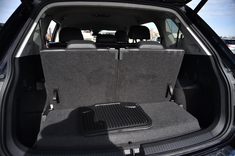 Volkswagen Tiguan Vehicle Full-screen Gallery Image 25