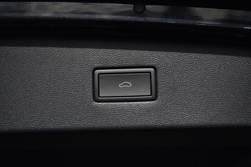 Volkswagen Tiguan Vehicle Full-screen Gallery Image 26