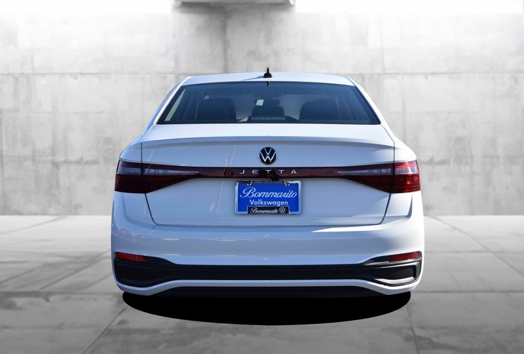 Volkswagen Jetta Vehicle Full-screen Gallery Image 6