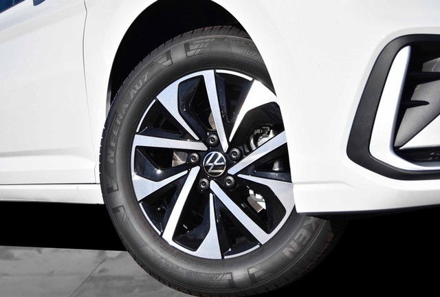 Volkswagen Jetta Vehicle Image 03