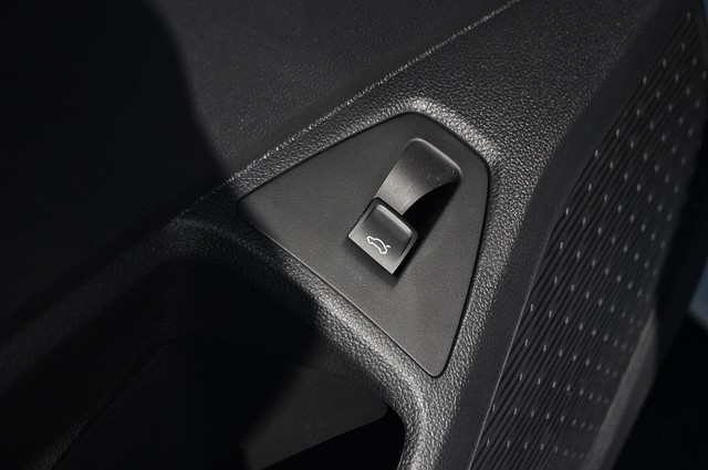 Volkswagen Jetta Vehicle Image 09