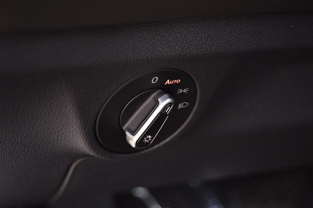 Volkswagen Jetta Vehicle Image 11