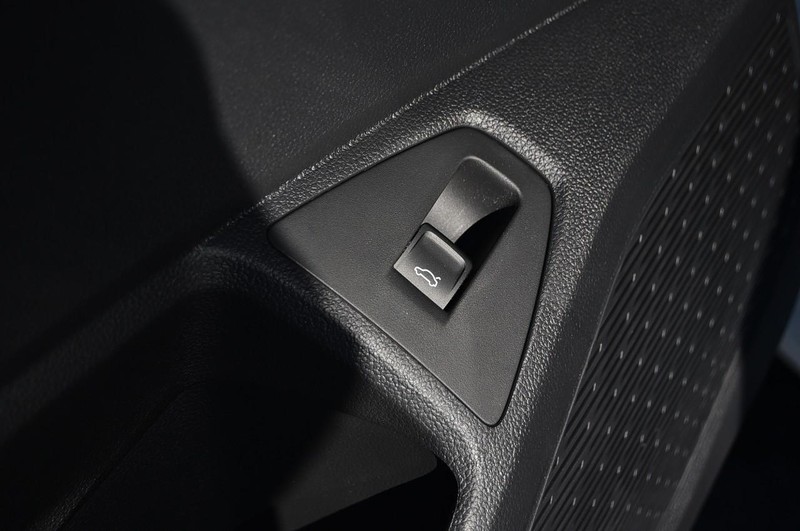 Volkswagen Jetta Vehicle Image 09