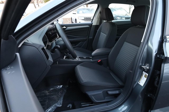 Volkswagen Jetta Vehicle Image 08