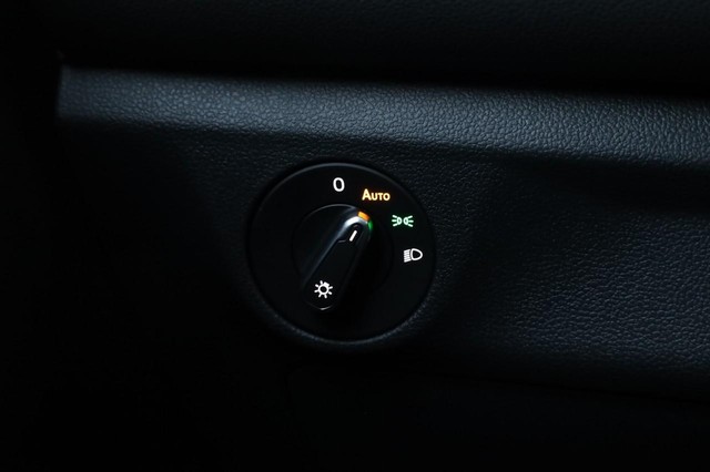 Volkswagen Jetta Vehicle Image 18