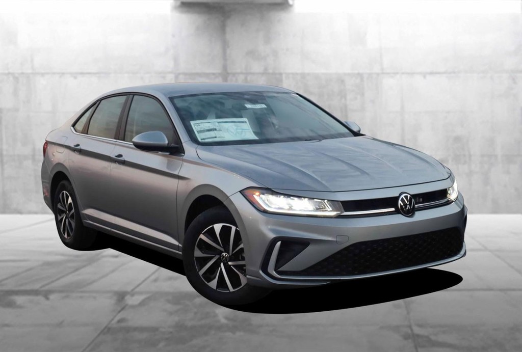 Volkswagen Jetta Vehicle Full-screen Gallery Image 2