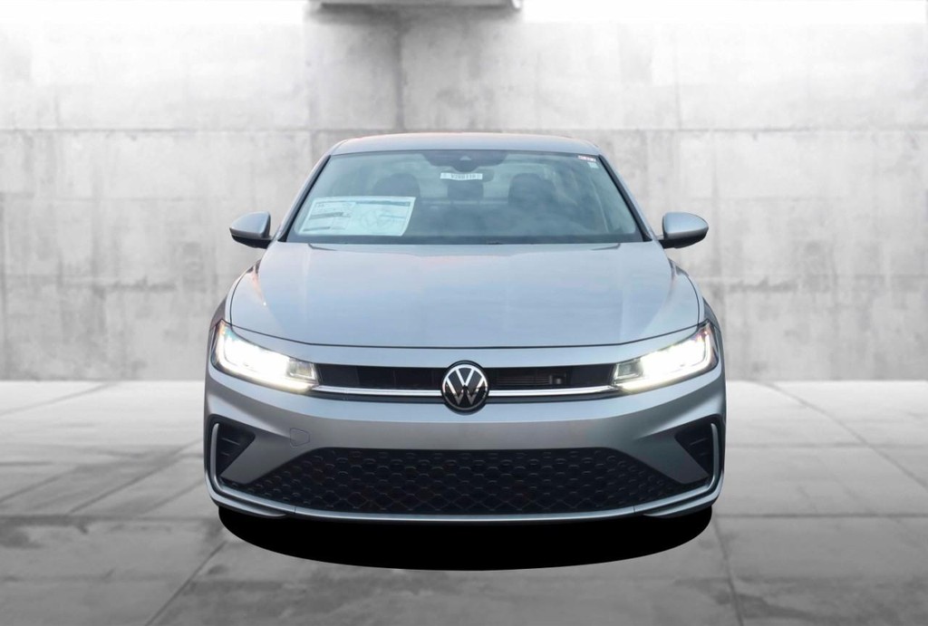 Volkswagen Jetta Vehicle Full-screen Gallery Image 4