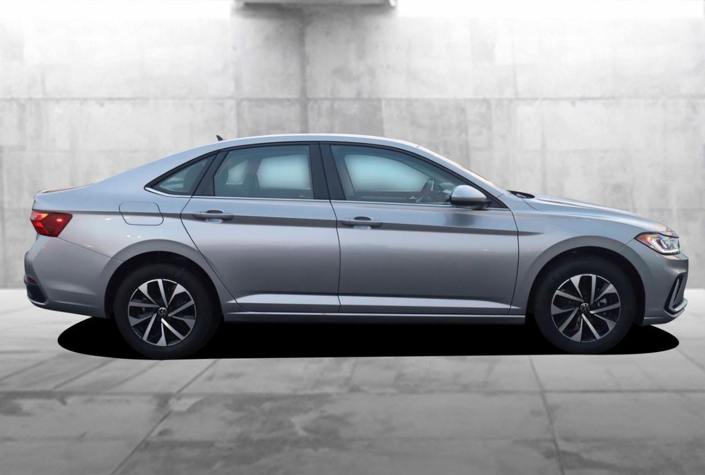 Volkswagen Jetta Vehicle Full-screen Gallery Image 5