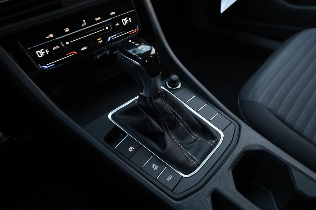 Volkswagen Jetta Vehicle Full-screen Gallery Image 15