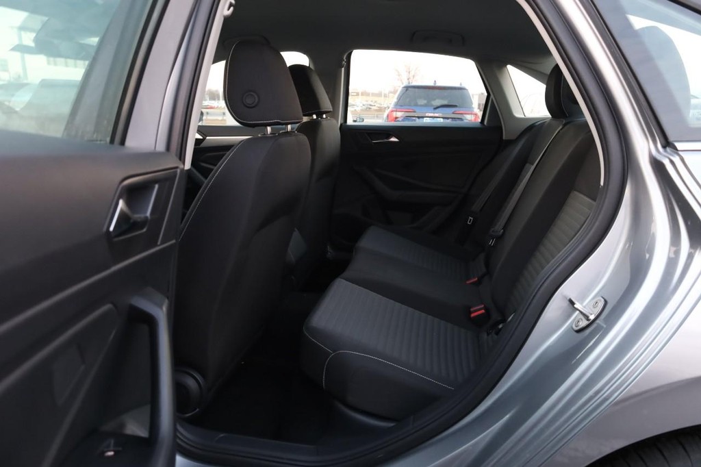 Volkswagen Jetta Vehicle Full-screen Gallery Image 20