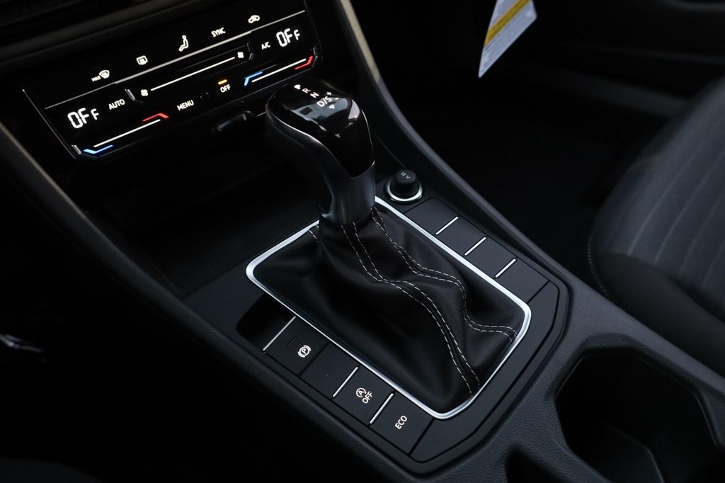 Volkswagen Jetta Vehicle Full-screen Gallery Image 15